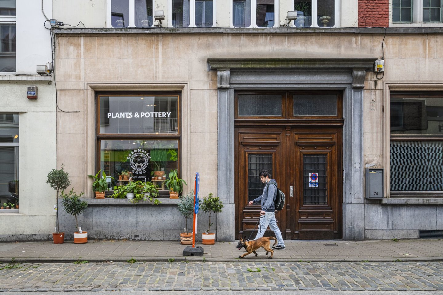 Etalage van bloemen- en plantenwinkel - conceptstore Colombian Boho in Gent
