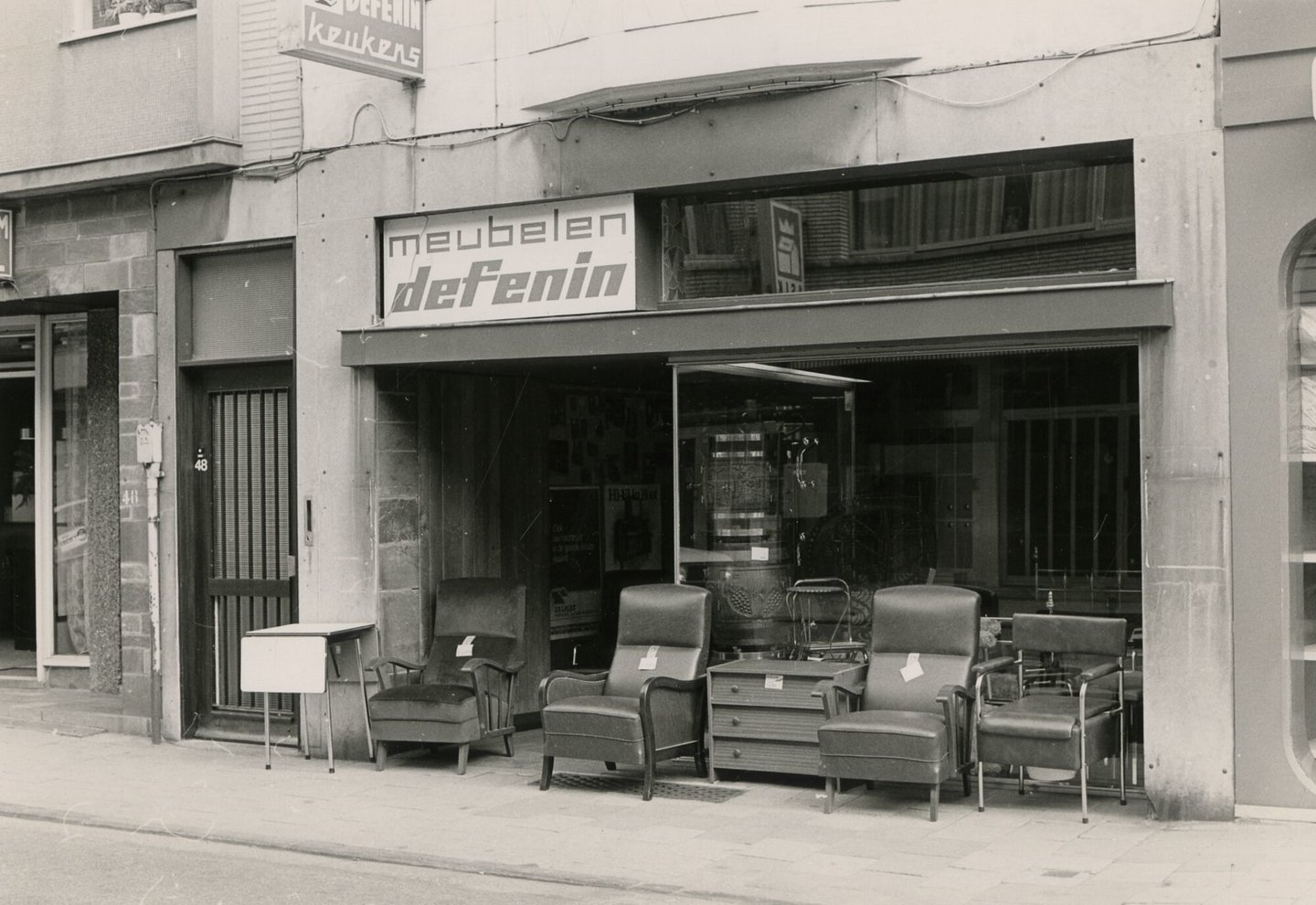 Etalage van meubelwinkel Defenin in Gent