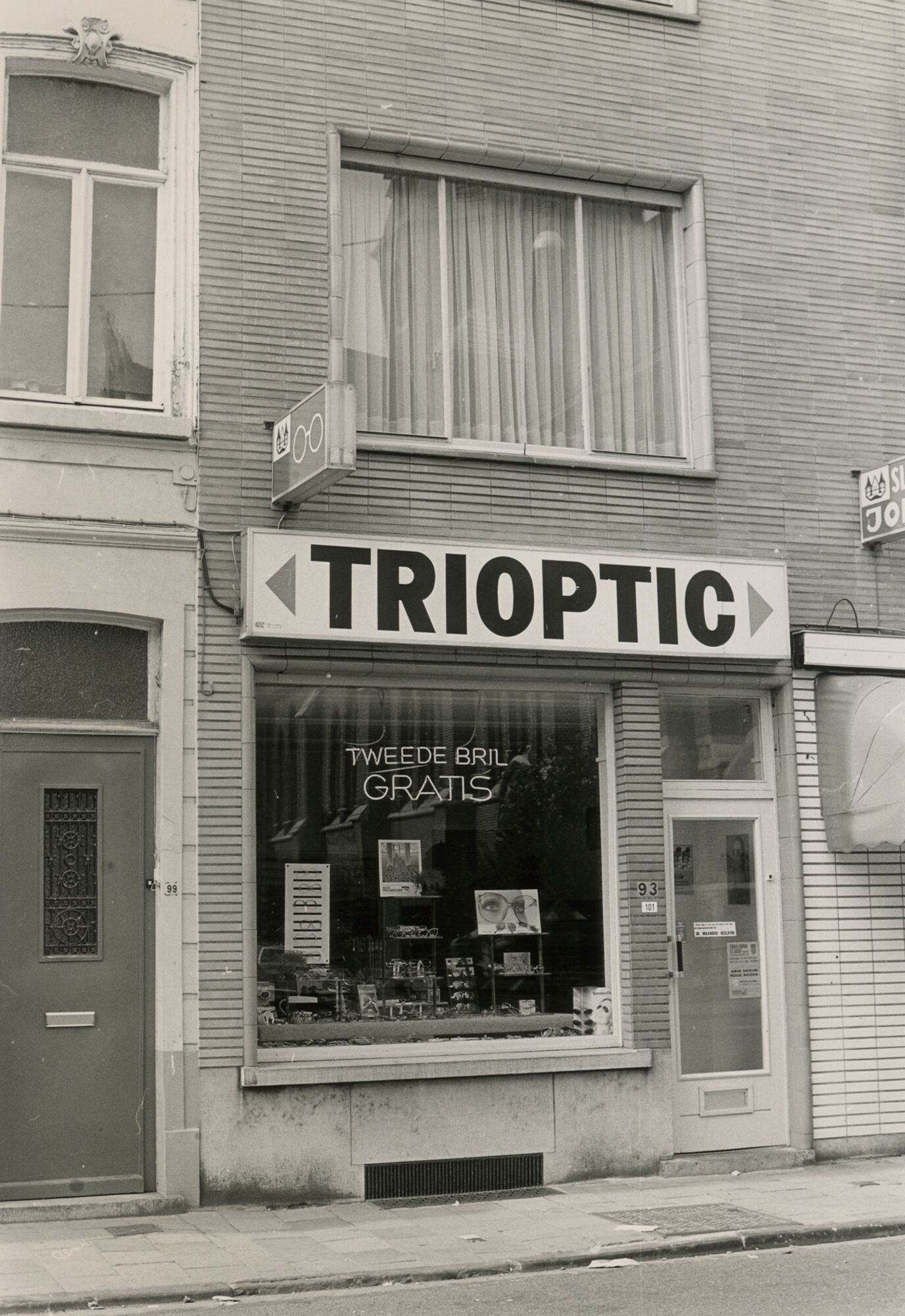 Etalage van optiek Trioptic in Gent