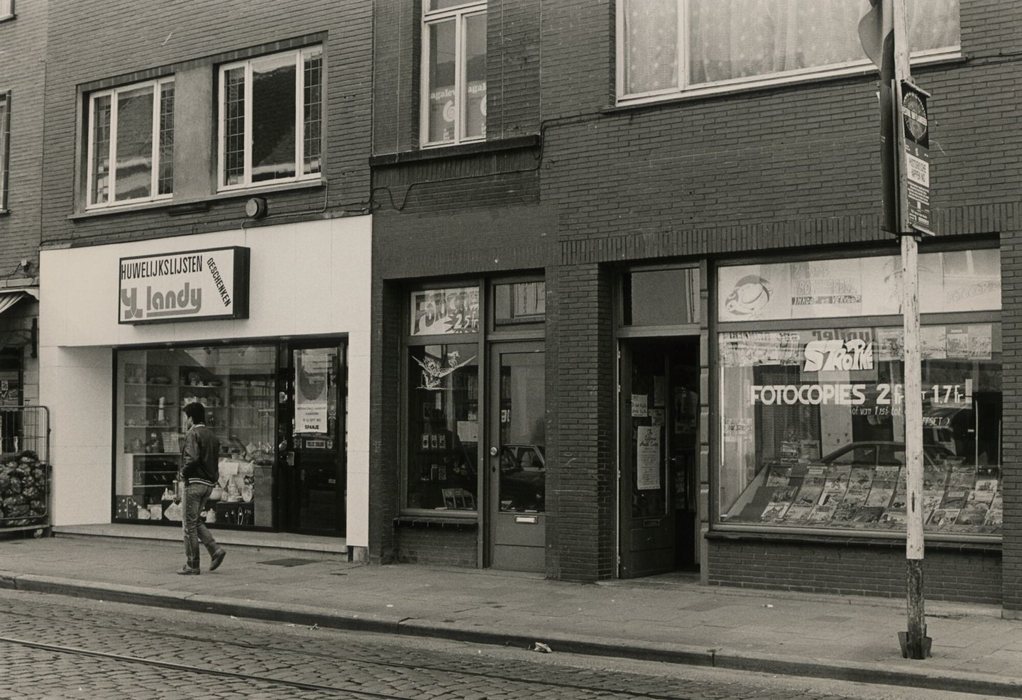 Etalage van woonwinkel Landy en een winkel van stripverhalen in Gent