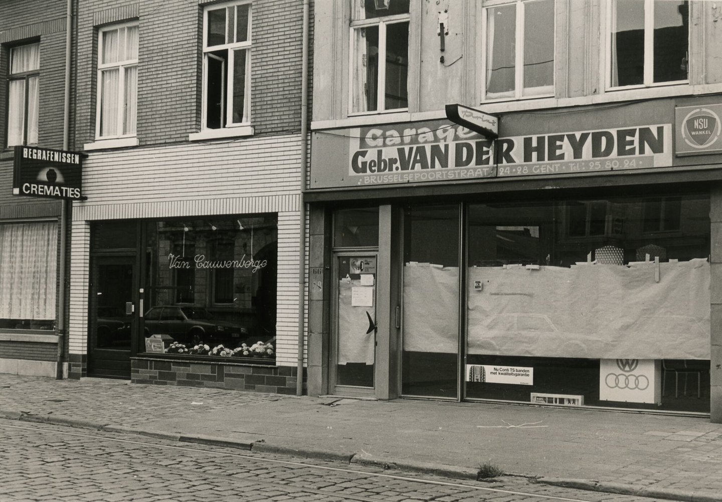 Gevel van leegstaand pand - garage Gebroeders Van Der Heyden en begrafenisondernemer Van Cauwenberghe in Gent