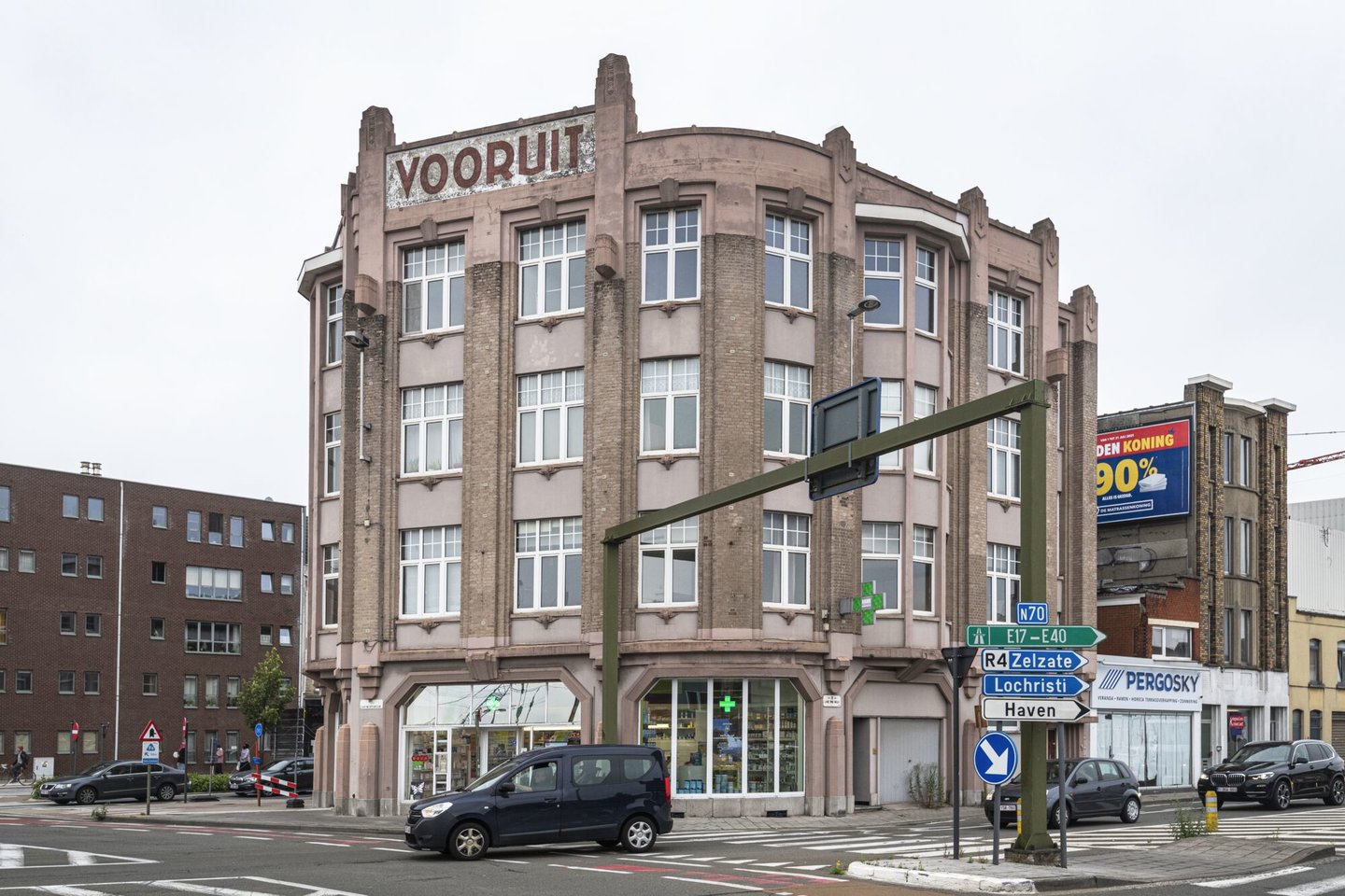 Etalage van apotheek COOP - Anthony Sanders, in Gent