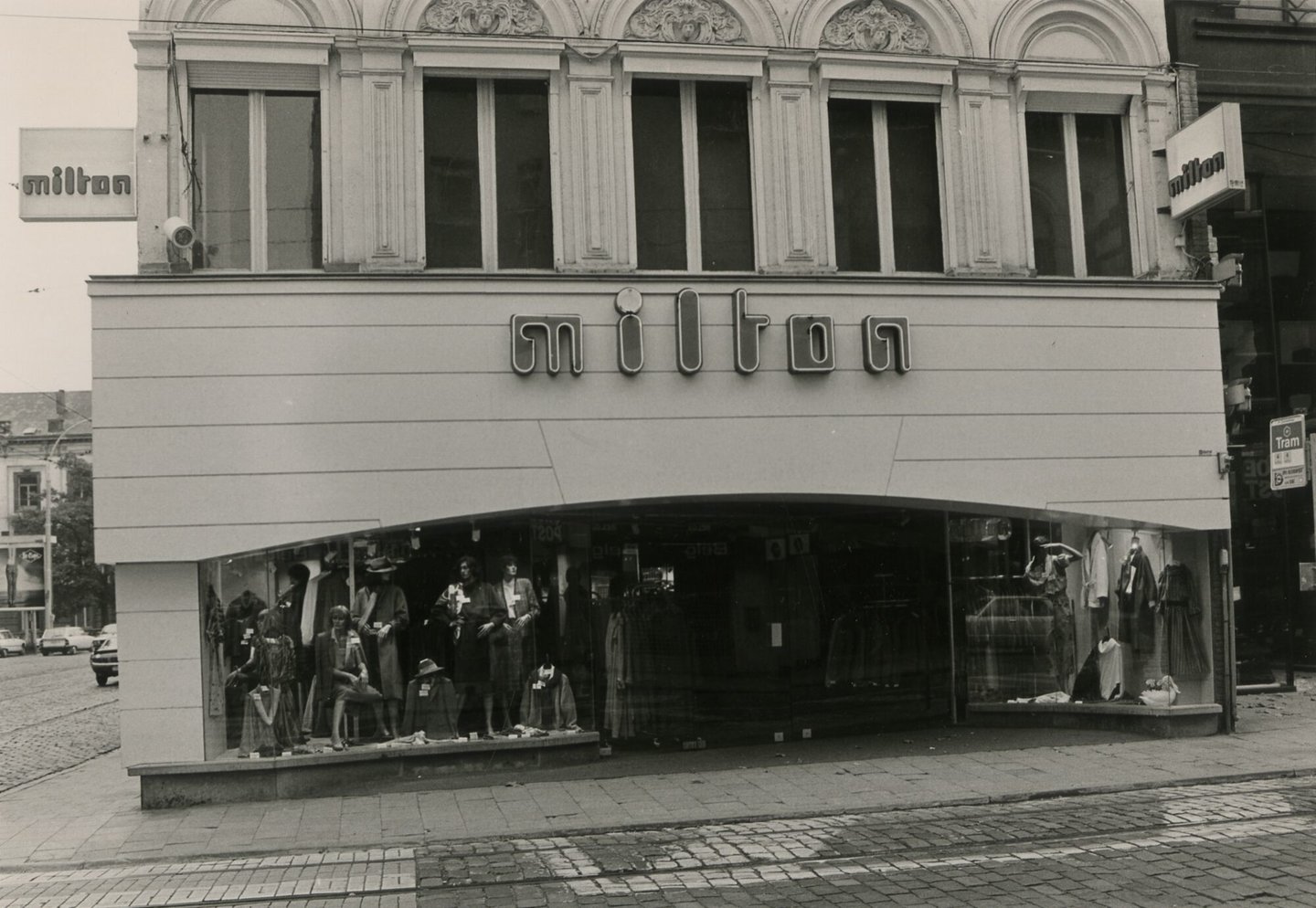 Etalage van kledingwinkel Milton in Gent