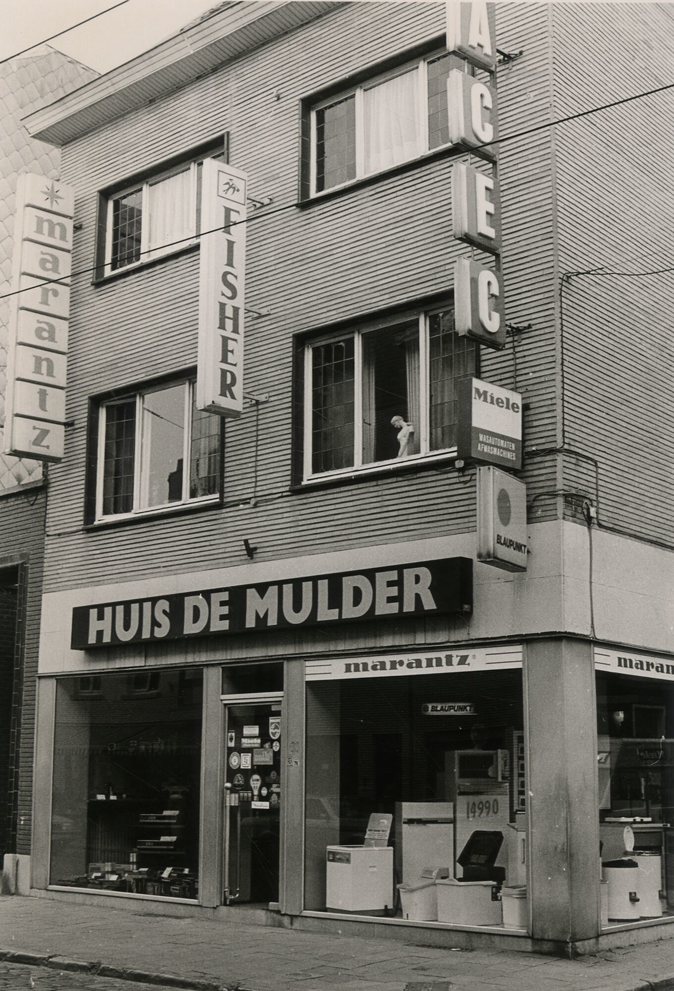 Etalage van elektrozaak Huis De Mulder in Gent