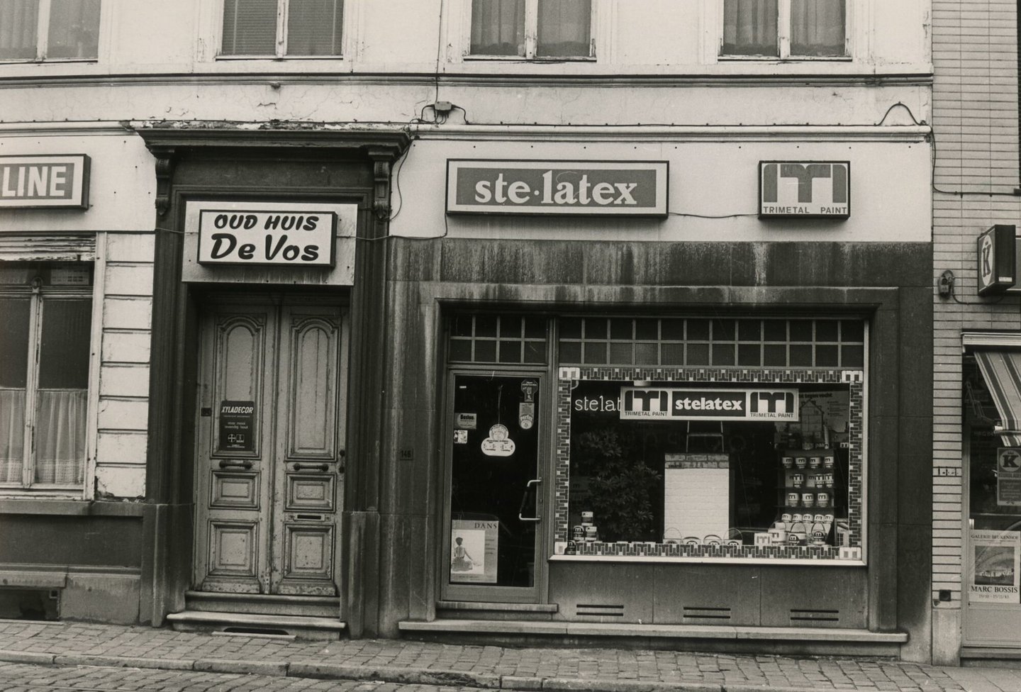 Etalage van verfwinkel Oud Huis De Vos in Gent