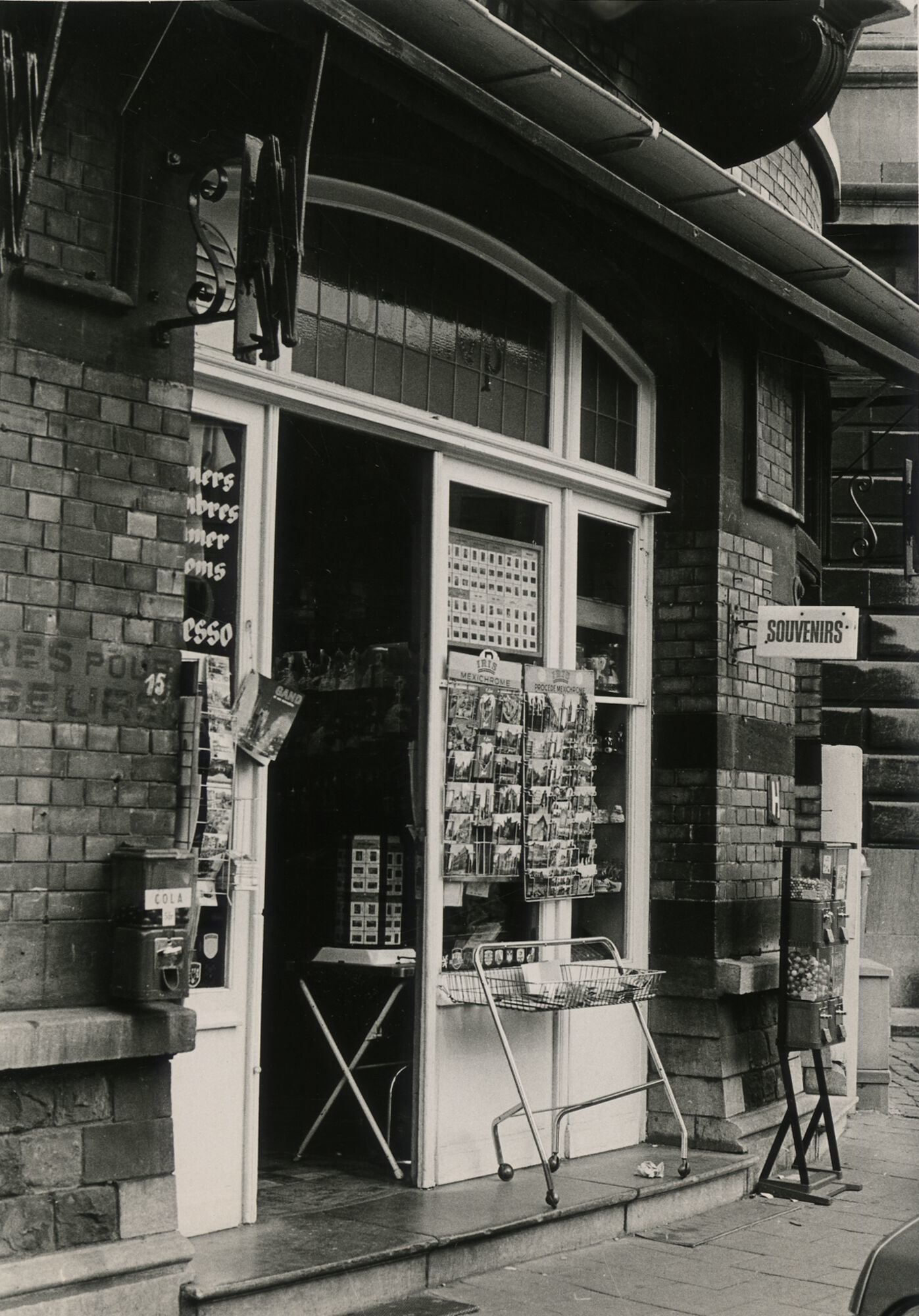 Etalage van een souvenirwinkel in Gent