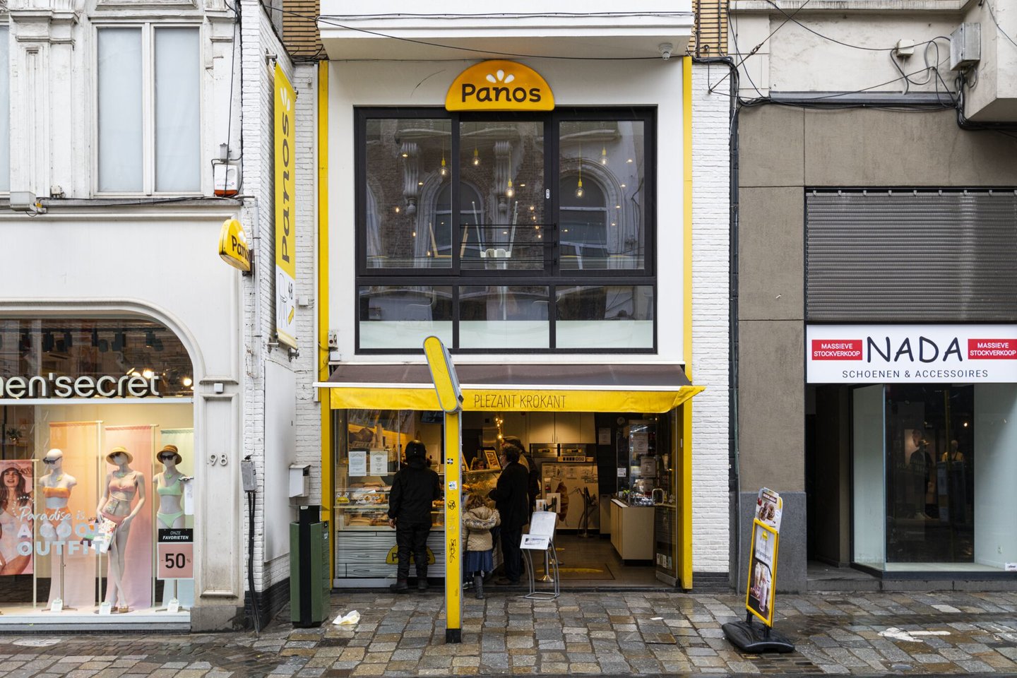 Etalage van bakkerij Panos in Gent