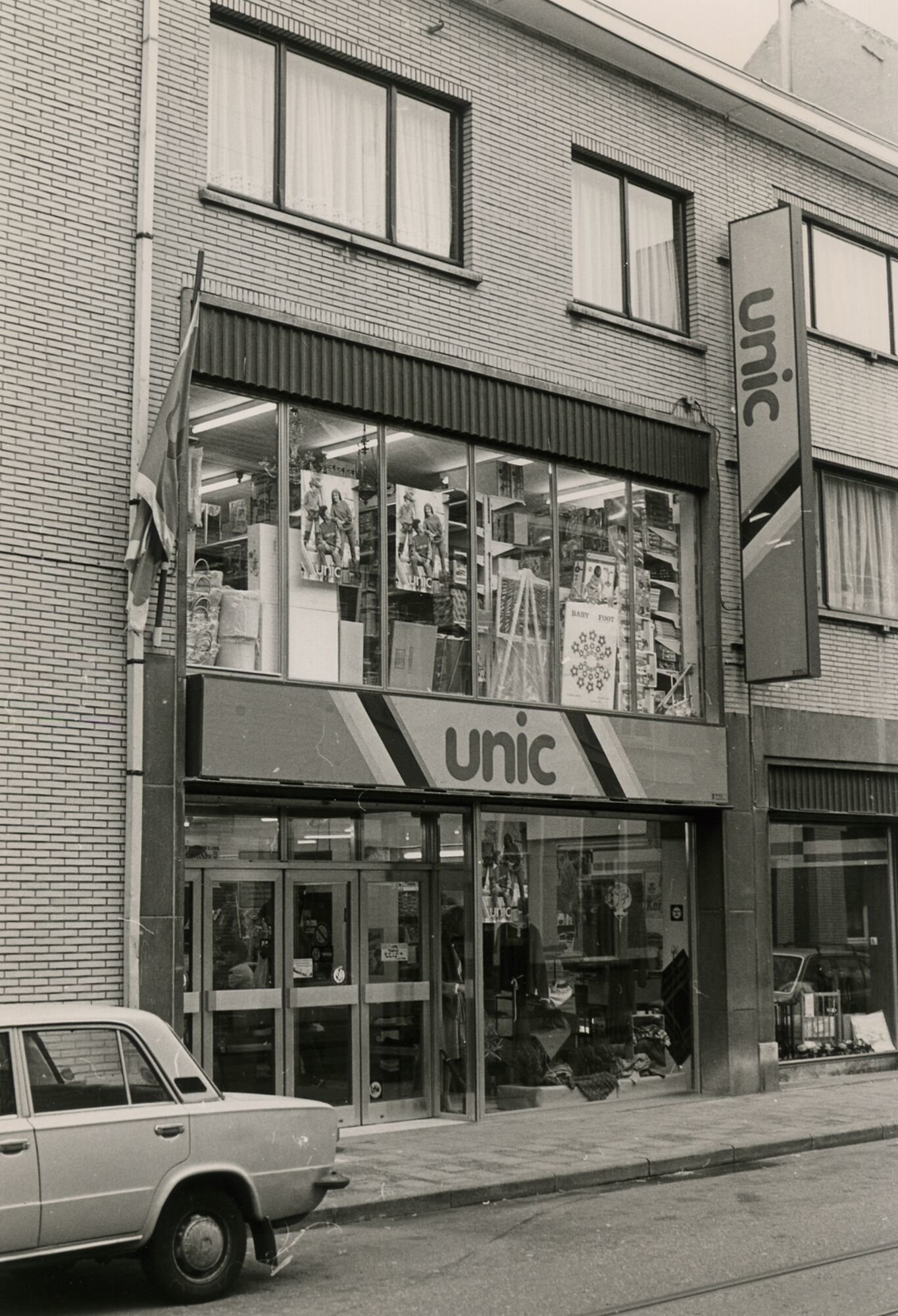 Etalage van een UNIC supermarkt in Gent