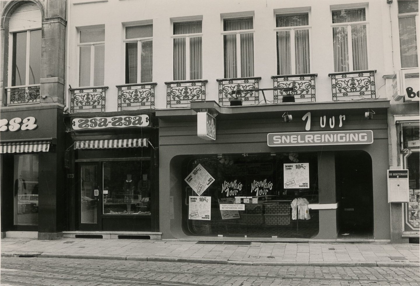 Etalage van een wasserij en snelreiniging in Gent