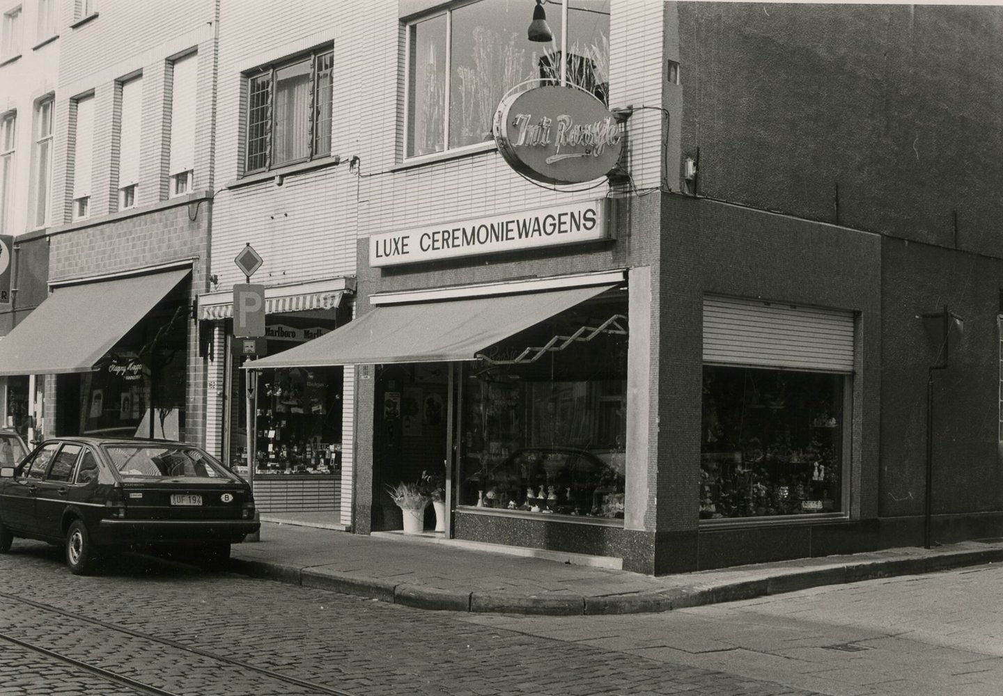 Etalage van bloemenwinkel en woondecoratie 't Roosje in Gent