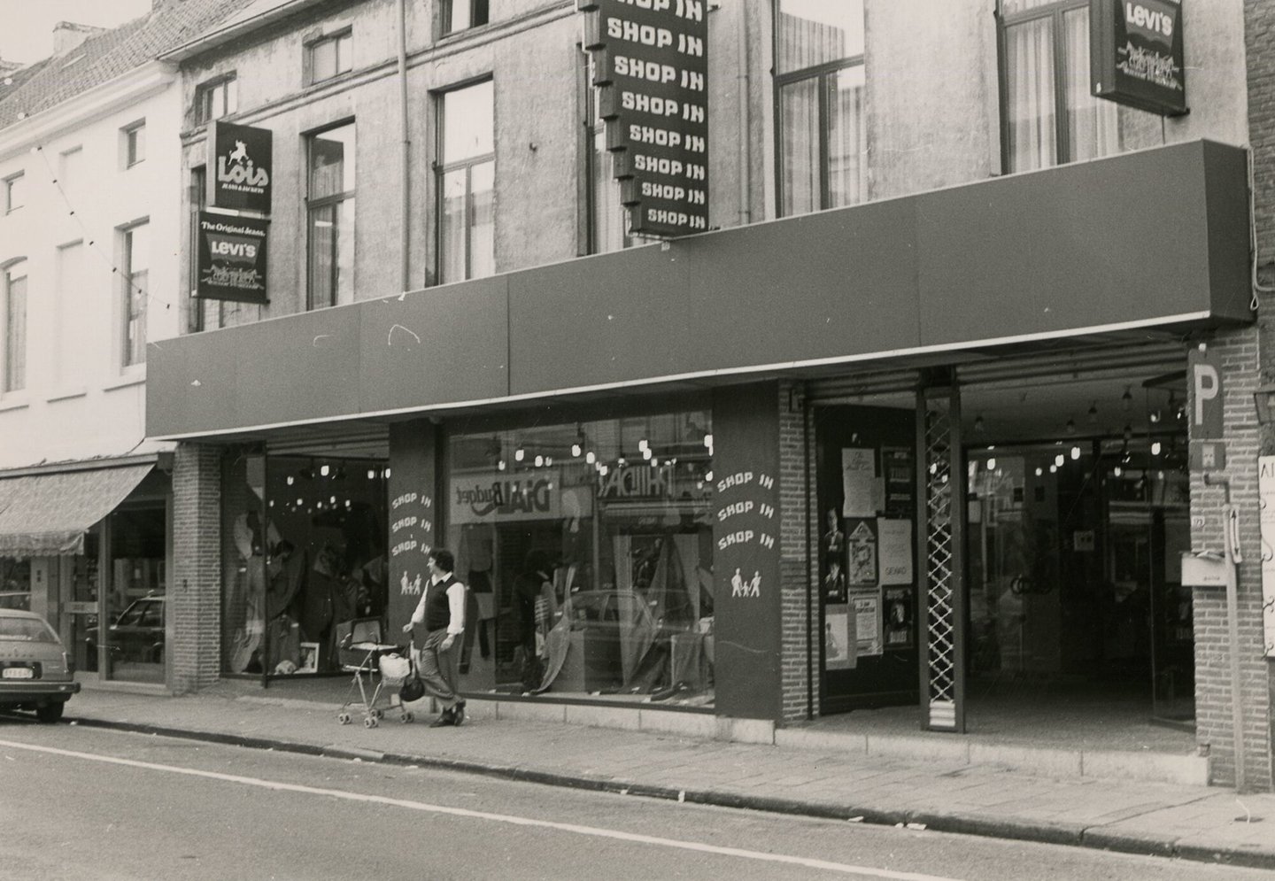 Etalage van kledingwinkel Shop In in Gent