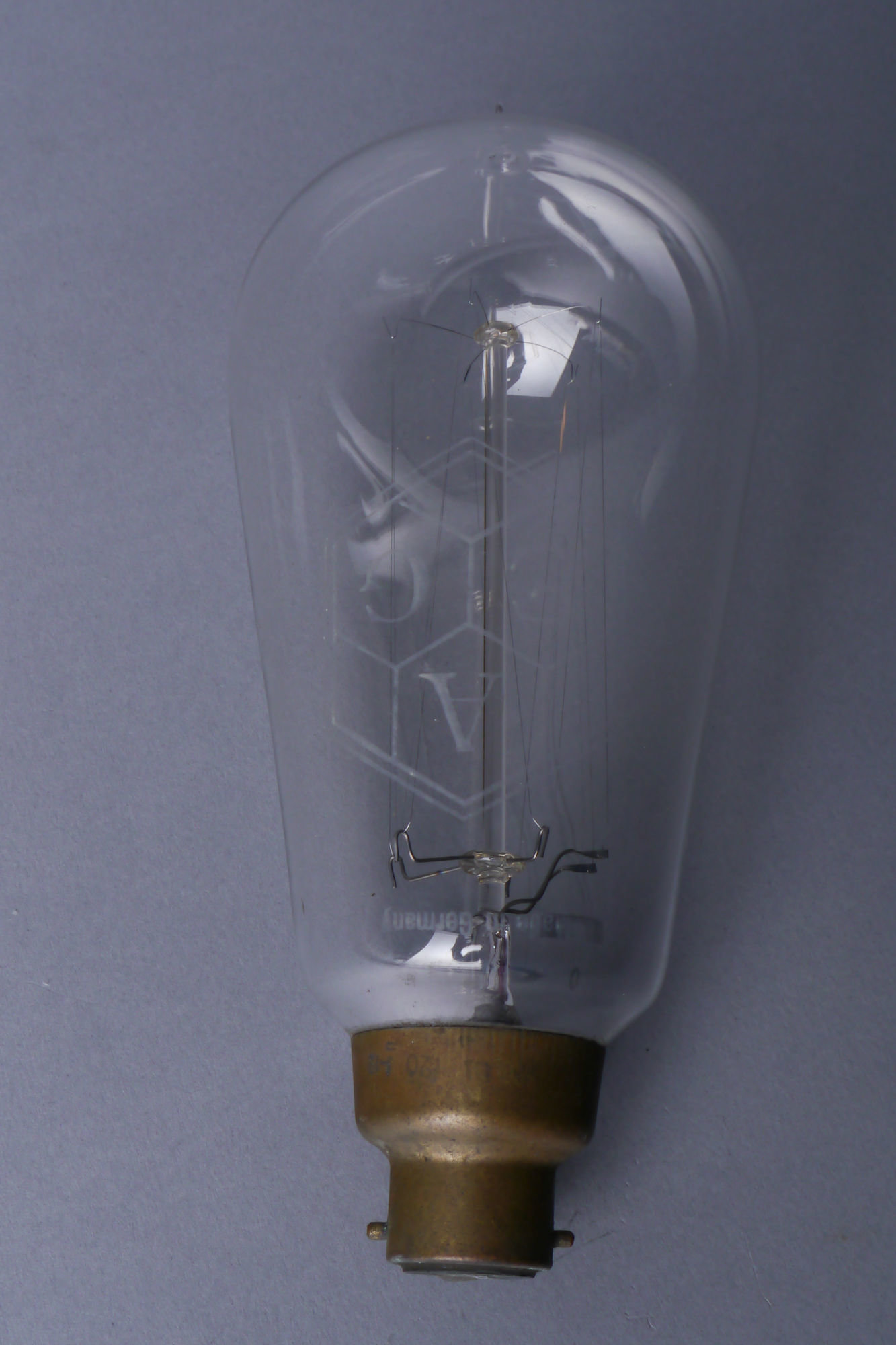 Kooldraadlamp van het merk AEG