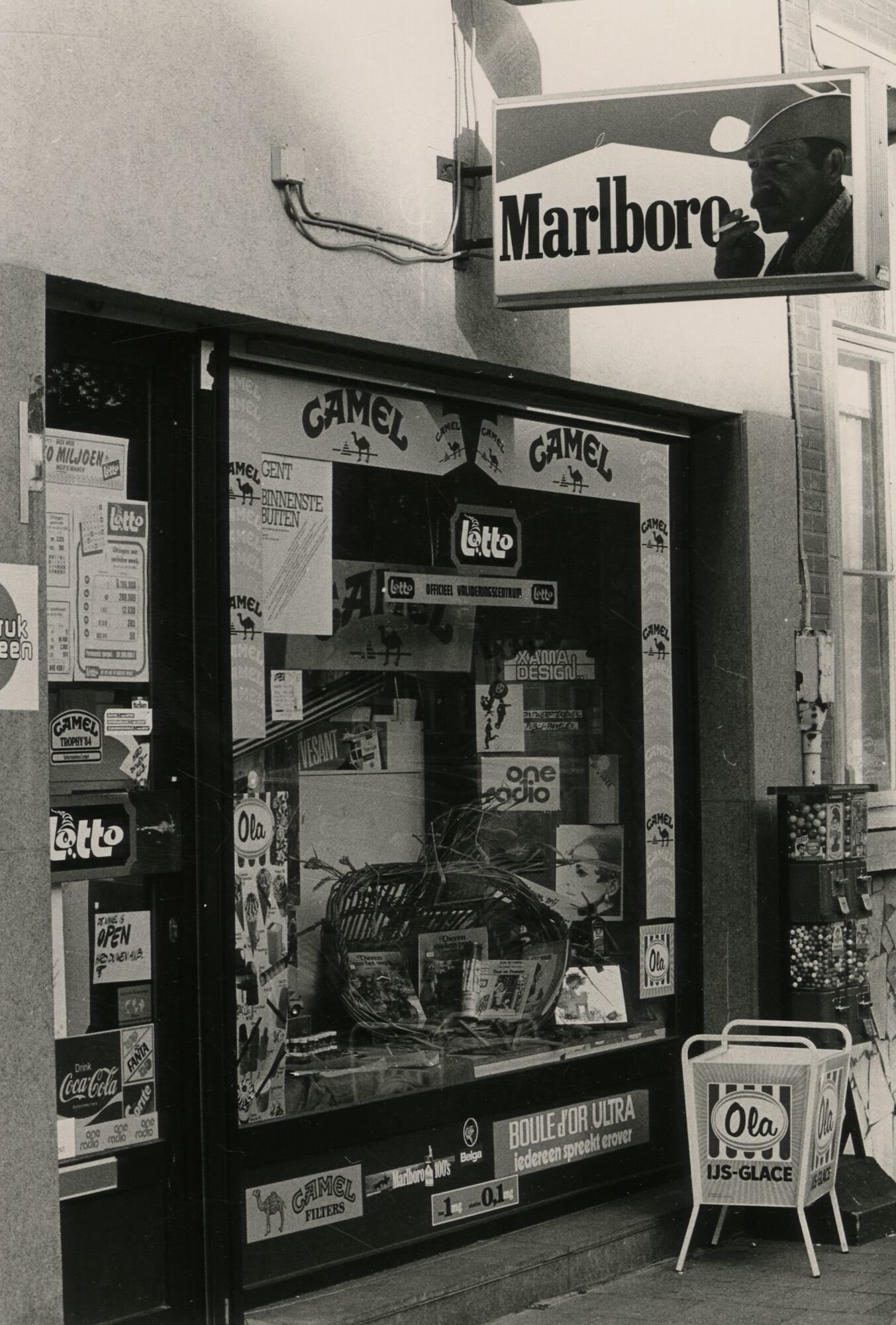 Etalage van een rookwarenwinkel in Gent