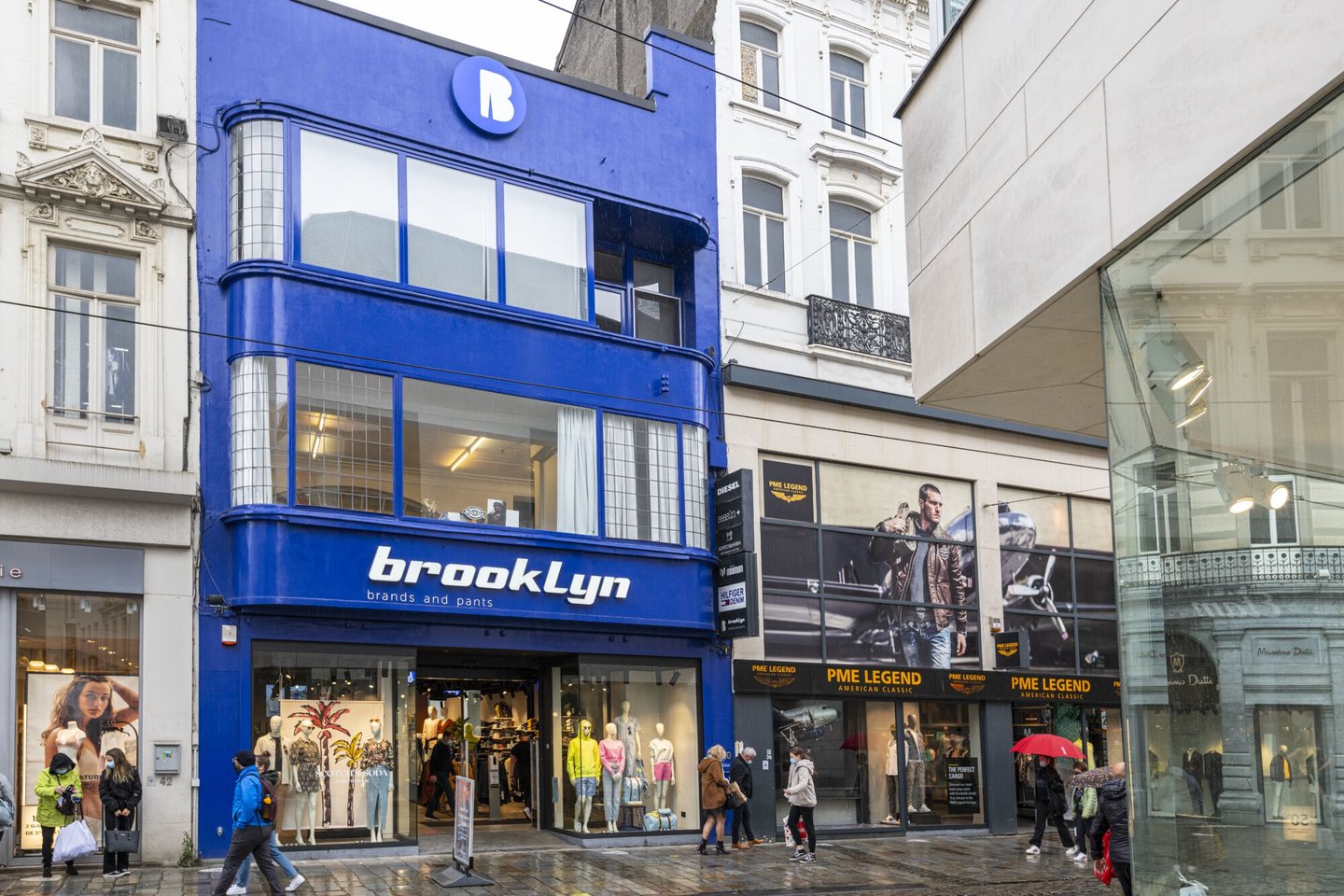 Etalage van kledingwinkel Brooklyn in Gent