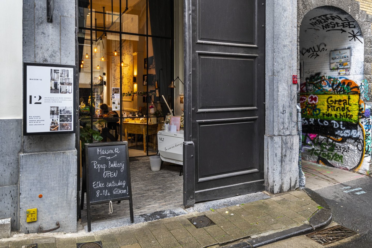 Toegangspoort tot Maison 12, pop-up bakkerij en chocolatier in Gent