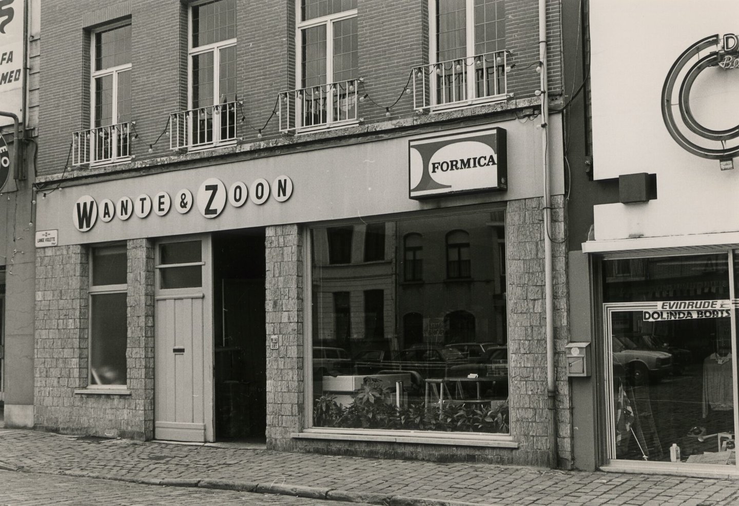 Etalage van meubelwinkel Wante & Zoon in Gent