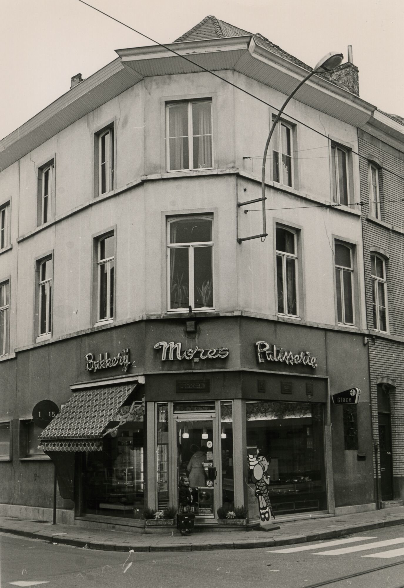 Etalage van bakkerij Mores in Gent