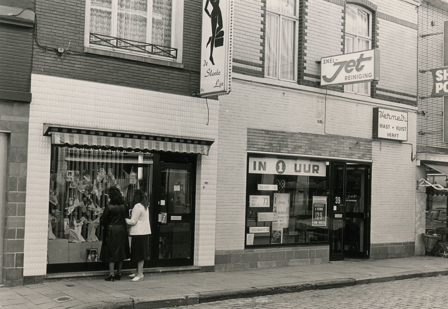 Etalage van lingeriewinkel De Slanke Lijn en Snel Jet Reiniging Vermeir in Gent