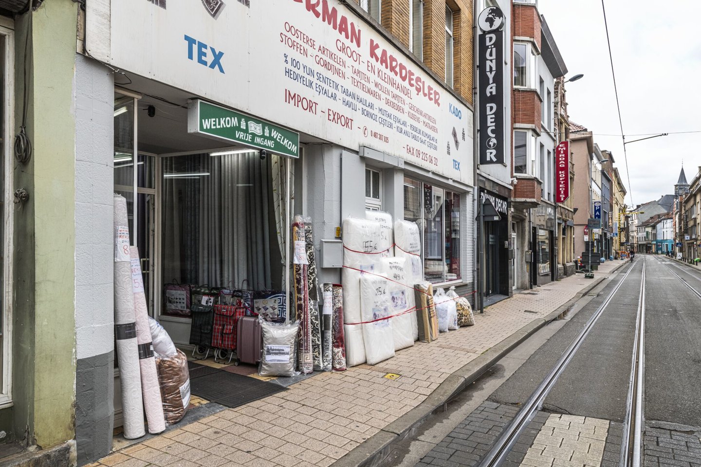 Etalage van woonwinkel en interieurtextiel Kerman in Gent