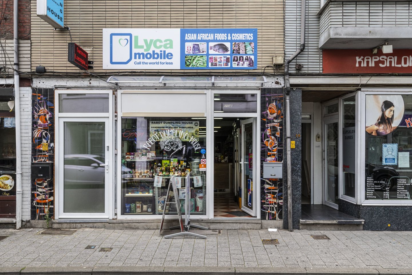 Etalage van Rabot Dumpling House, een winkel van algemene voeding in Gent