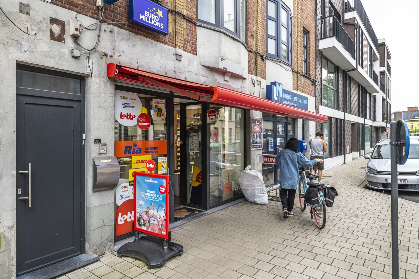 Etalage van dagbladhandel Sydney In Gent