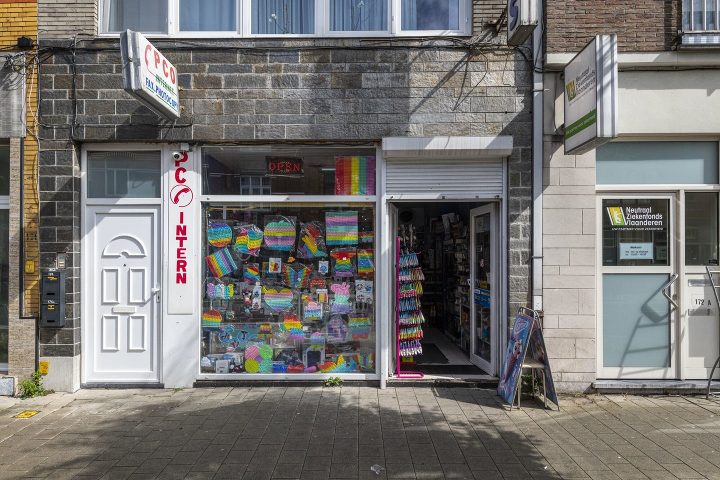 Etalage van warenhuis / telefoondienst PCO Intern in Gent