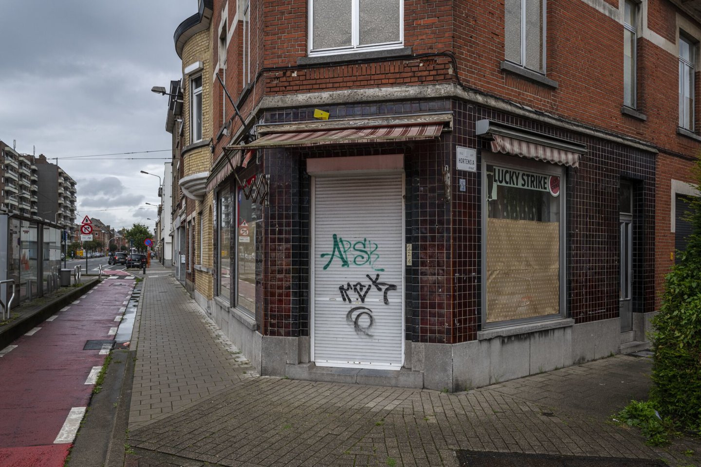 Etalage van een leegstaand handelspand in Gent