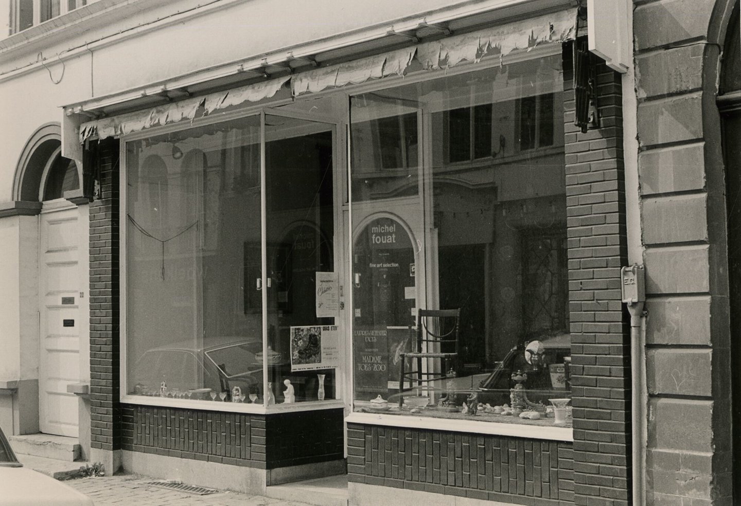 Etalage van antiekhandel Michel Fouat in Gent