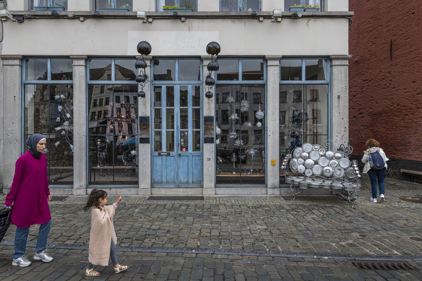 Etalage van lichtgalerij Dupe Design in Gent