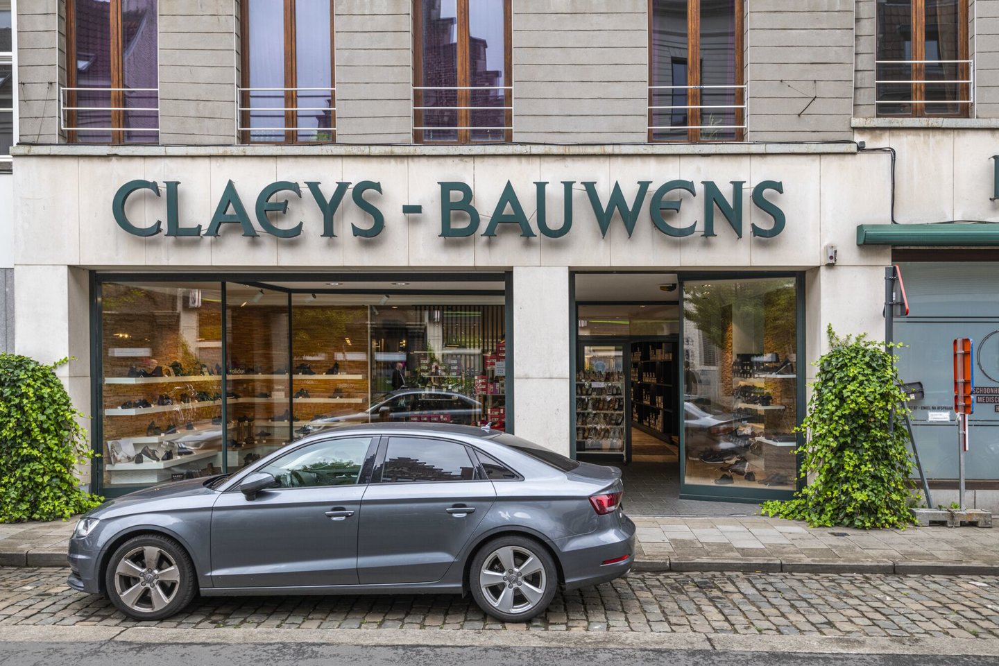 Etalage van schoenwinkel Claeys Bauwens in Gent