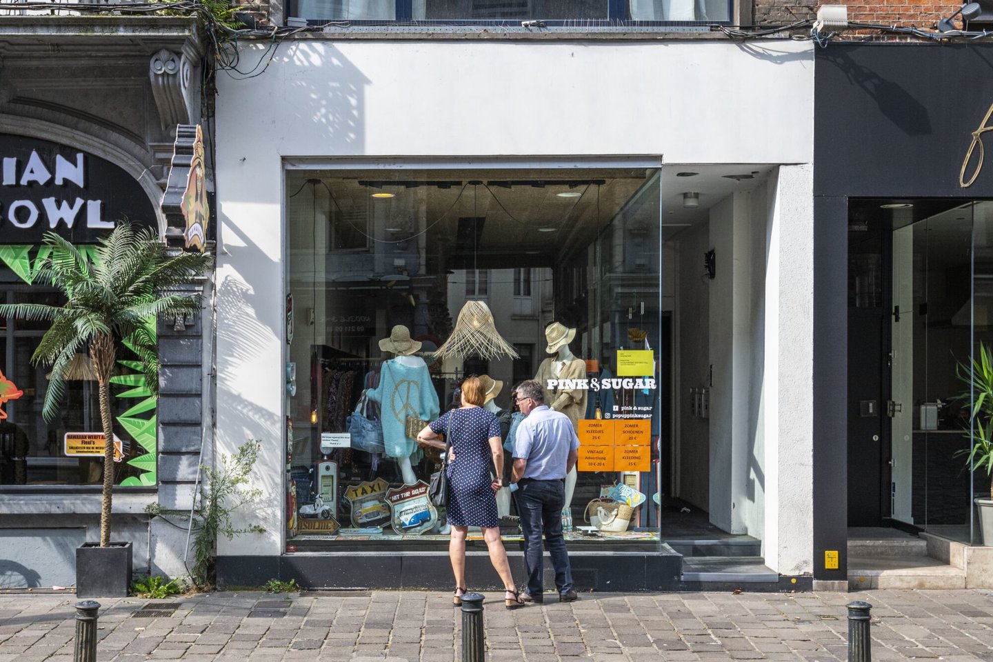 Etalage van kledingwinkel Pink&Sugar in Gent