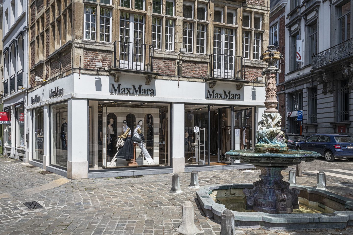 Etalage van kledingwinkel MaxMara in Gent