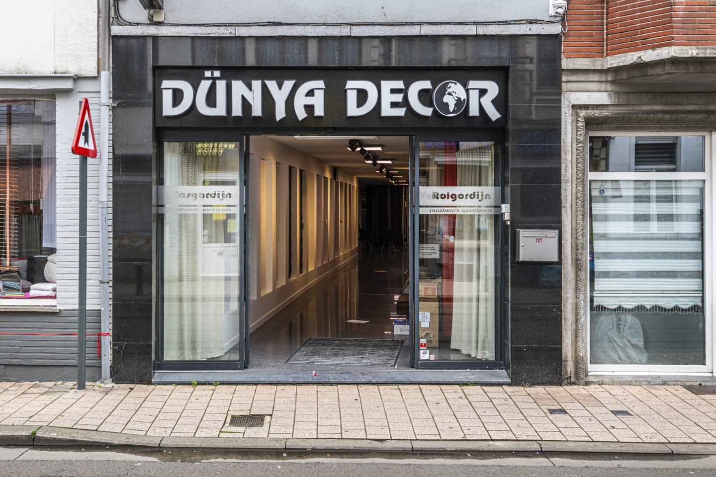 Etalage van Dünya Decore gordijnen in Gent