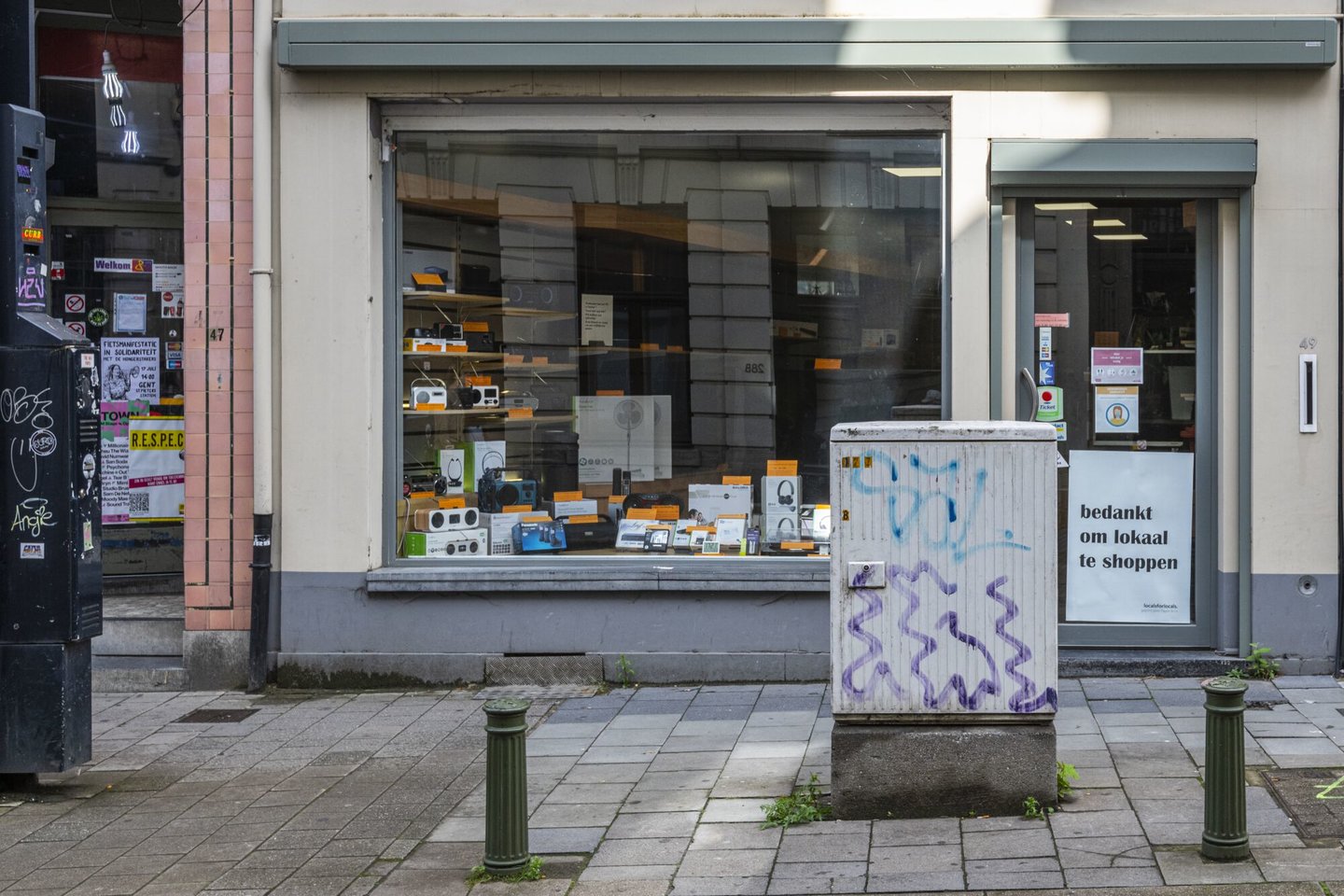 Etalage van elektrozaak Schol & Meert in Gent