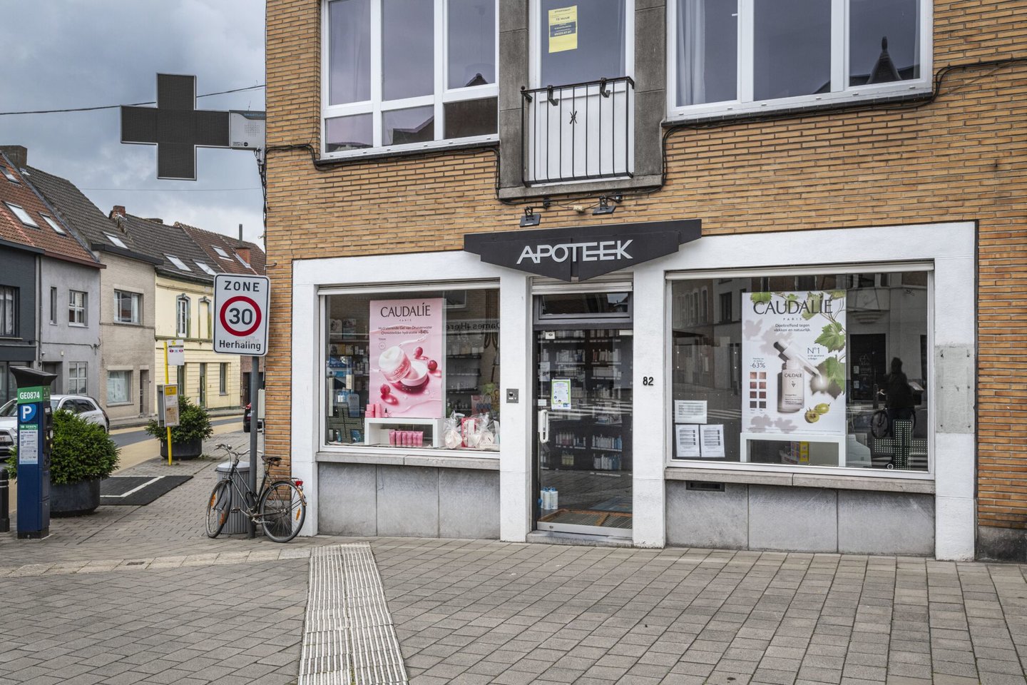 Etalage van apotheek Roosens in Gent