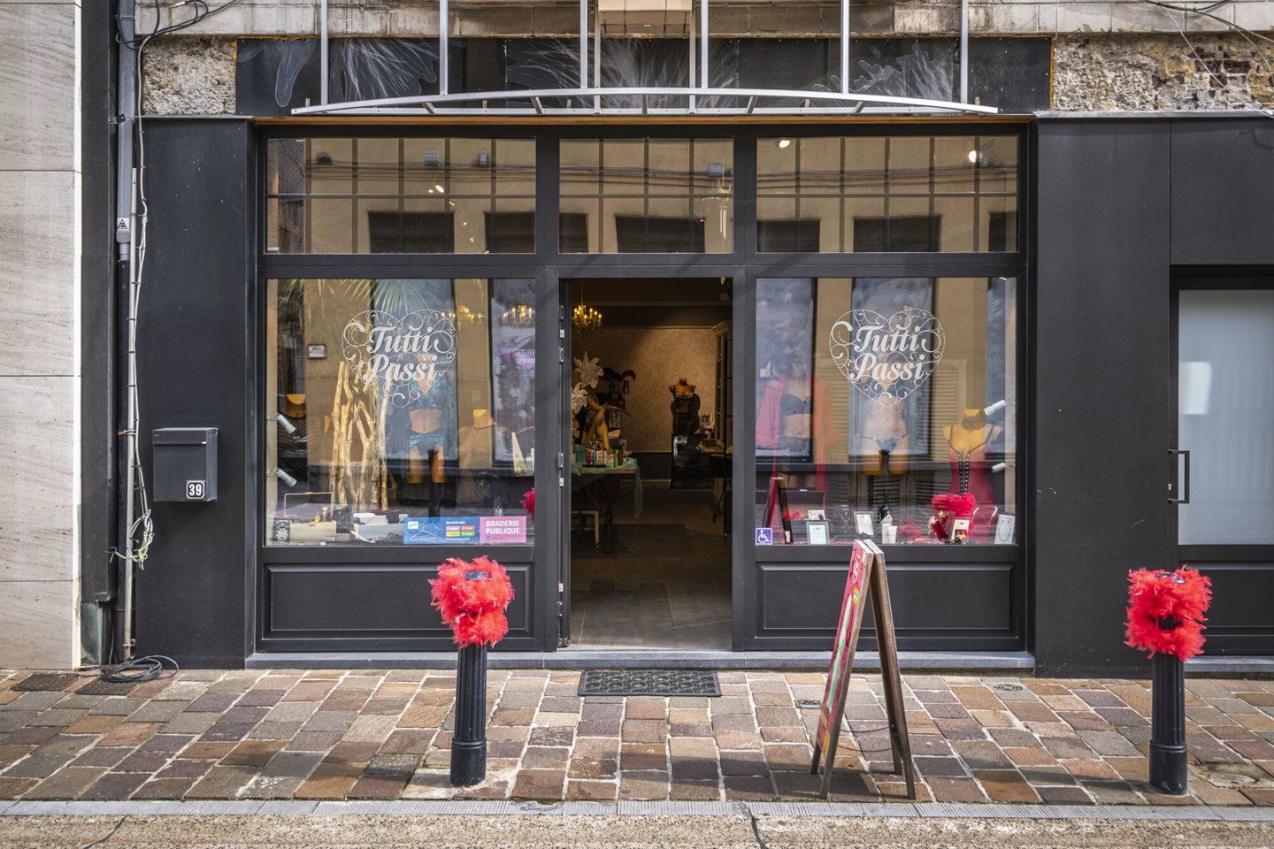 Etalage van lingeriewinkel De Prikkelshop Tutti Passi in Gent