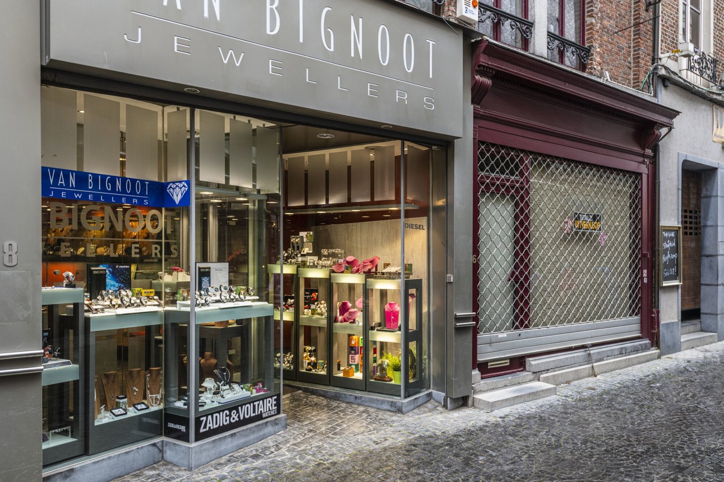 Etalage van juwelier Van Bignoot in Gent