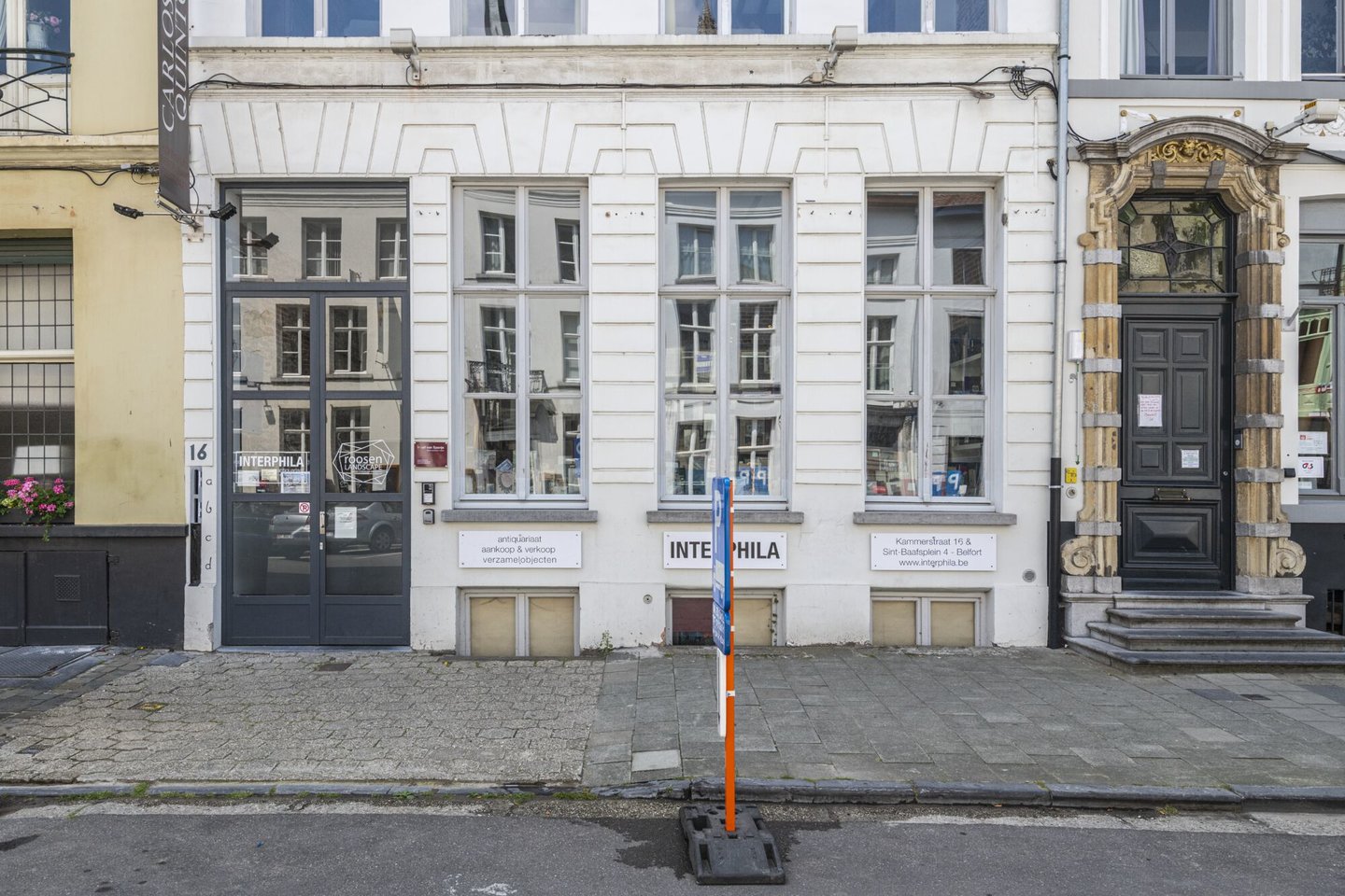 Etalage van filateliewinkel Interphila in Gent