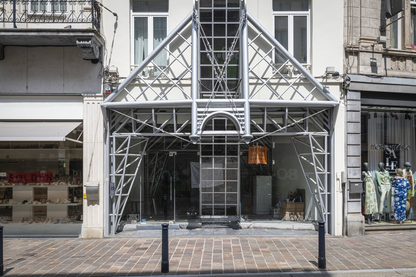 Etalage van een leegstaand handelspand in Gent