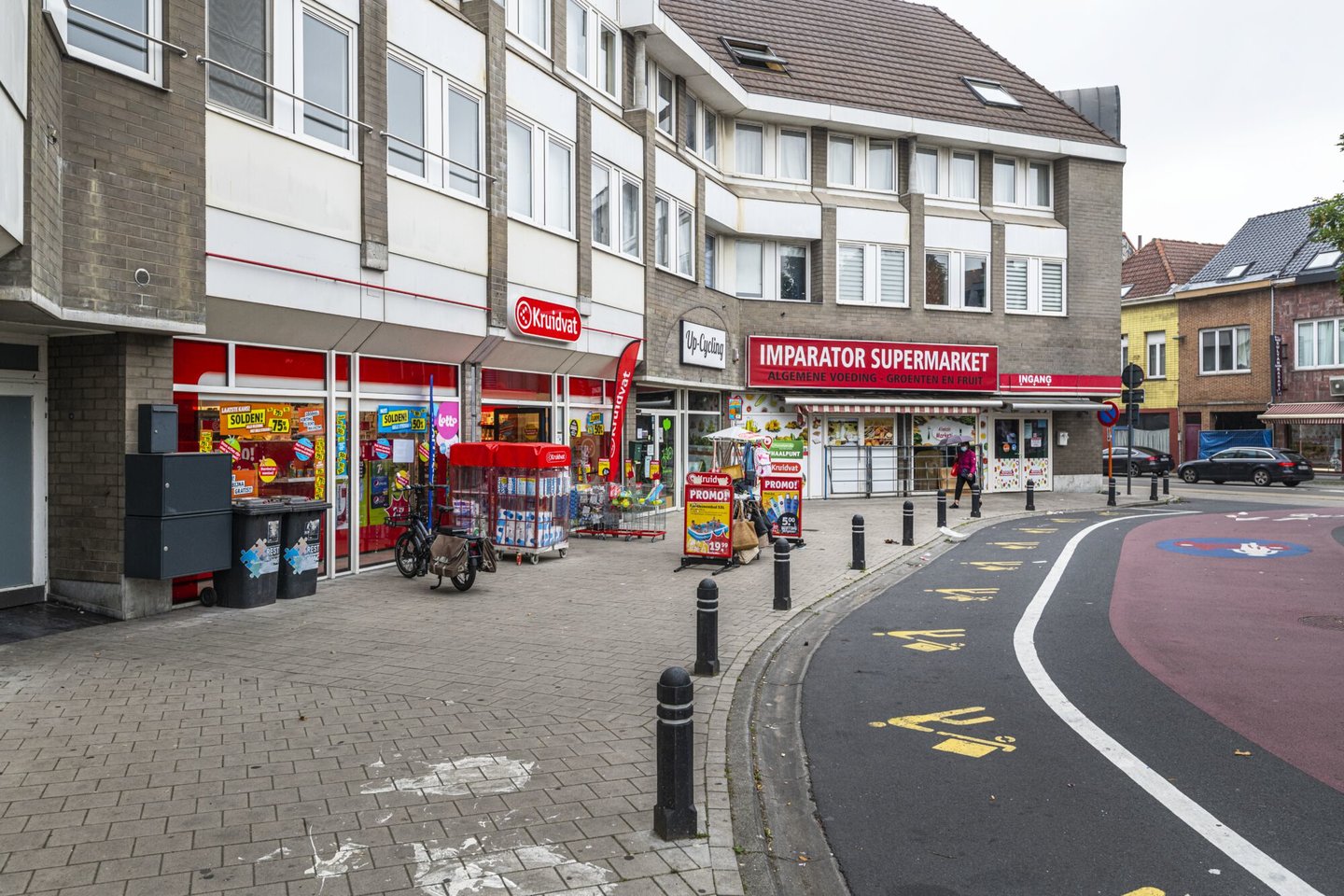 Gevel van Kruidvat, een drogisterij in Gent