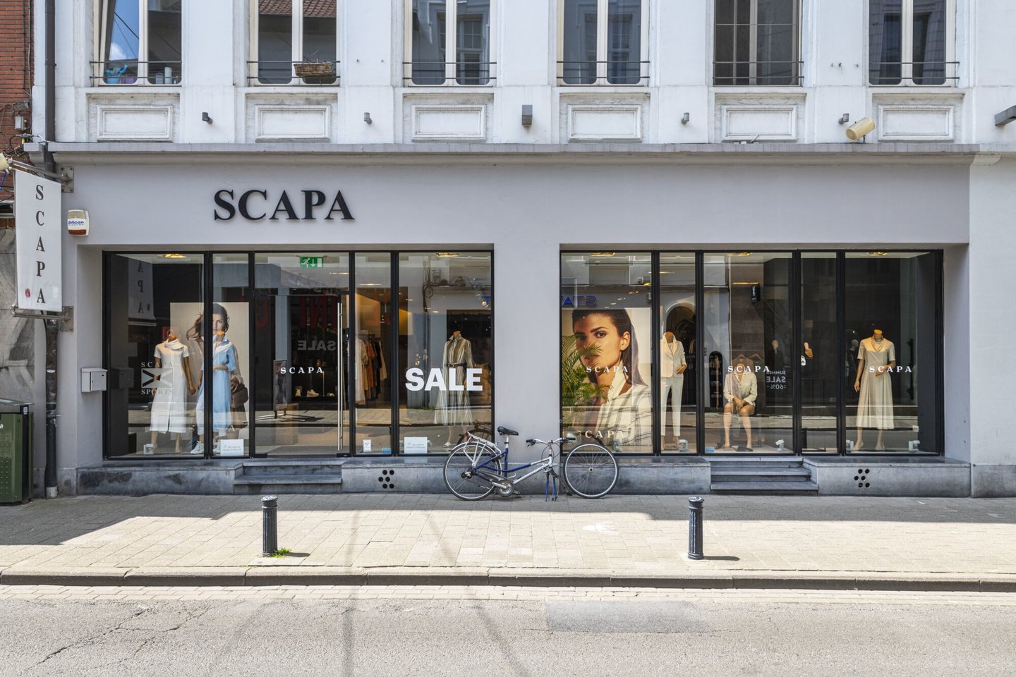 Etalage van kledingwinkel Scappa in Gent