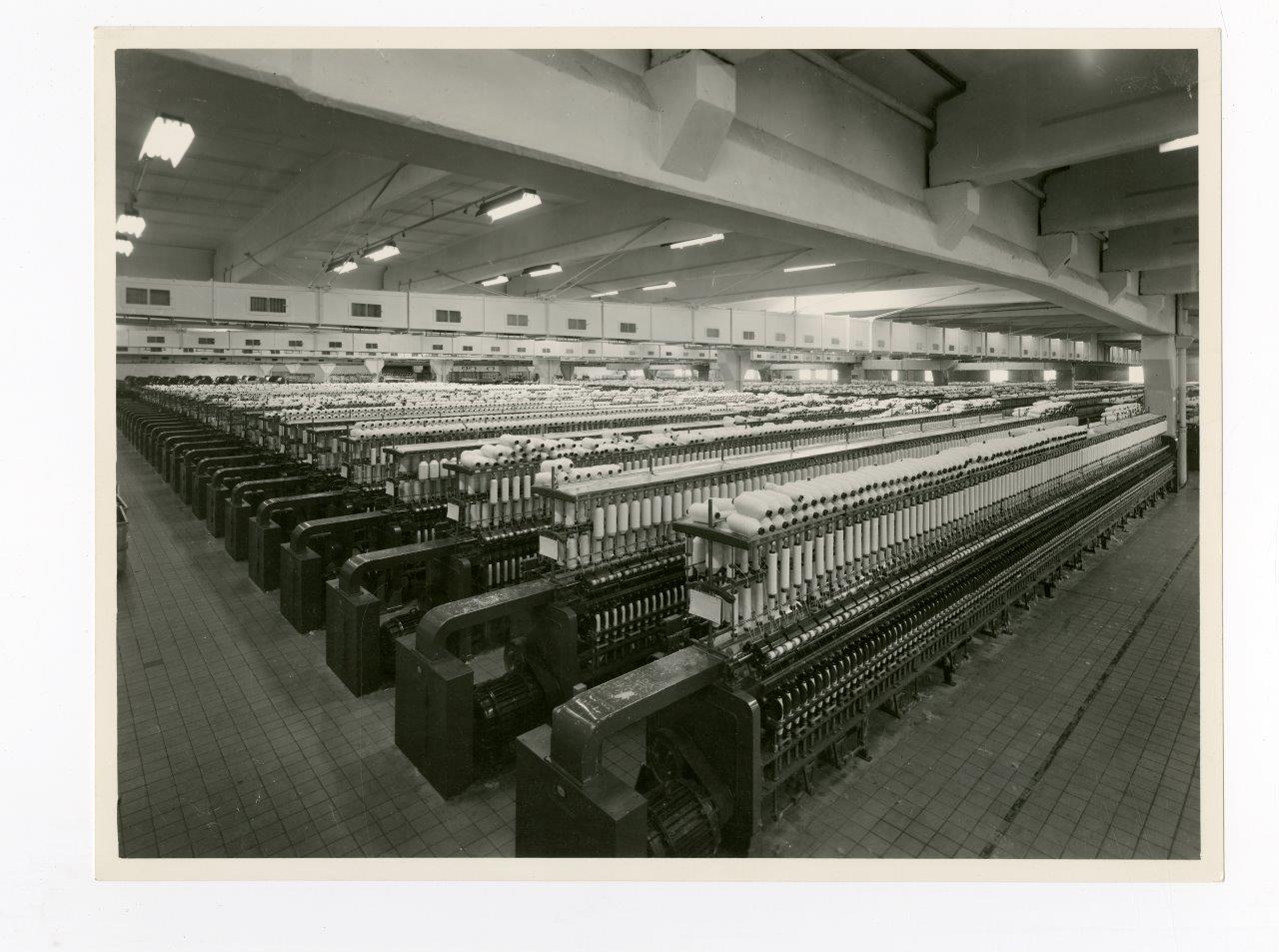 Binnenzicht van textielfabriek Cotonnière E.J. Braun in Gent