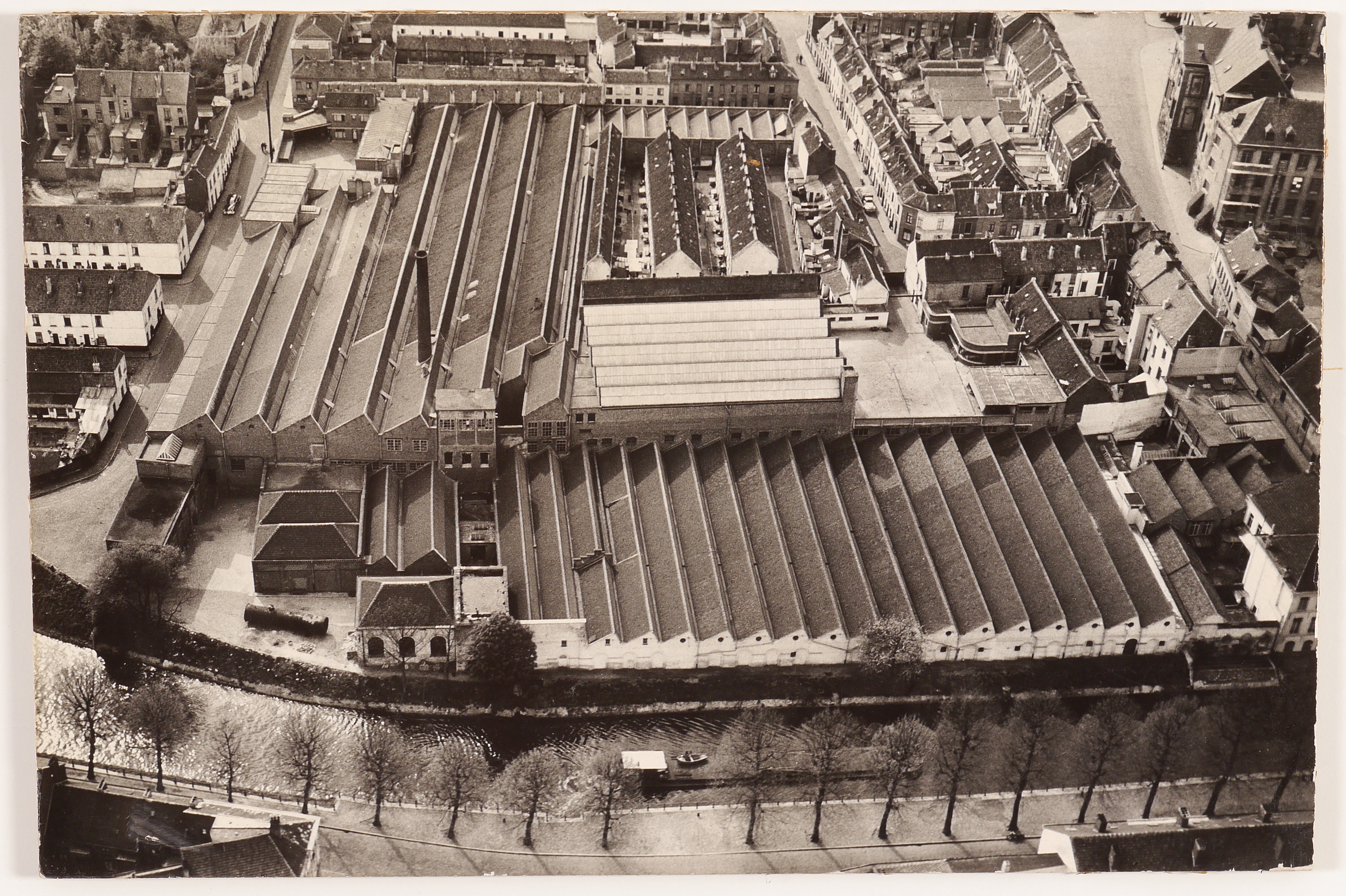 Luchtfoto van textielfabriek UCO Ter Platen in Gent