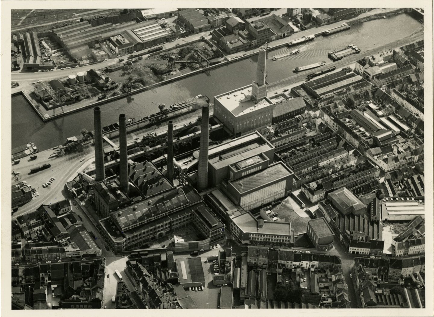 Luchtfoto van de stedelijke elektriciteitscentrale Ham in Gent