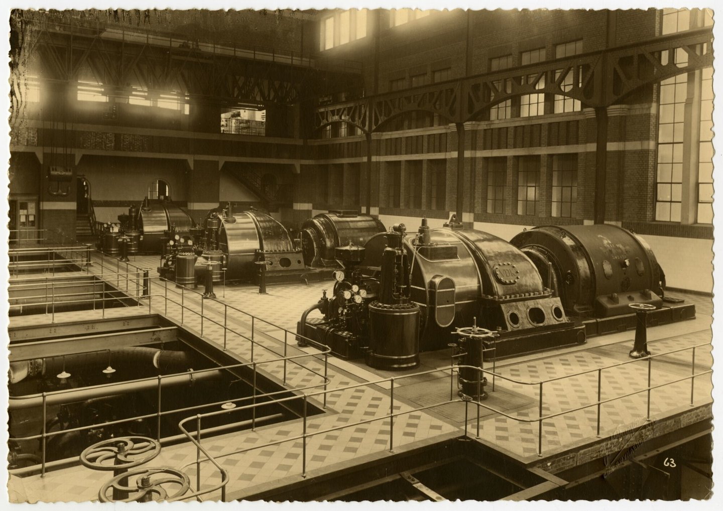 Oude machinezaal van de stedelijke elektriciteitscentrale Ham in Gent