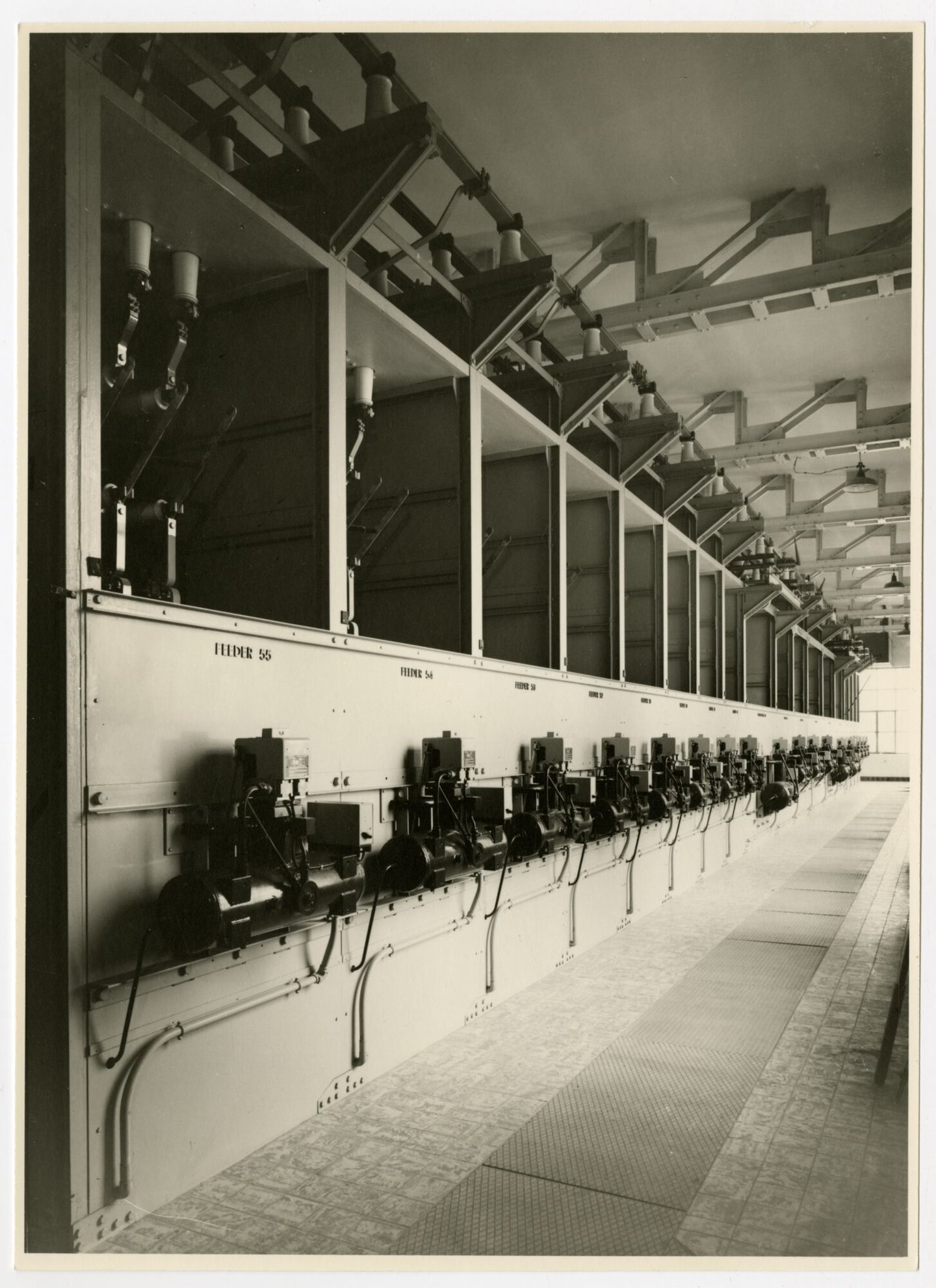 Hoogspanningszalen van de stedelijke elektriciteitscentrale Ham in Gent