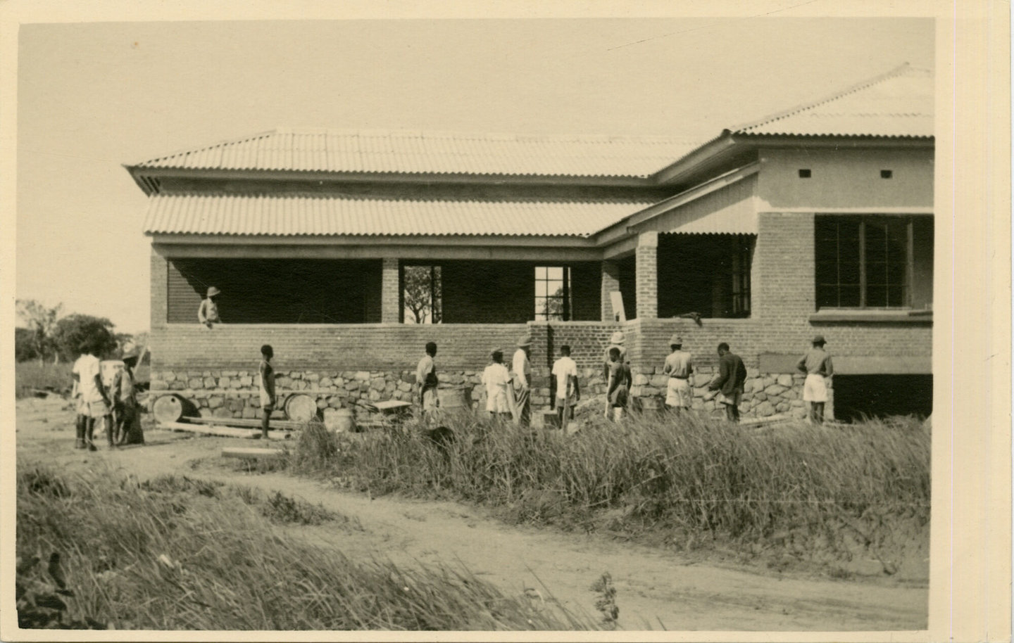 Bouwwerf residentiële wijk bij textielfabriek Filtisaf in Belgisch-Congo