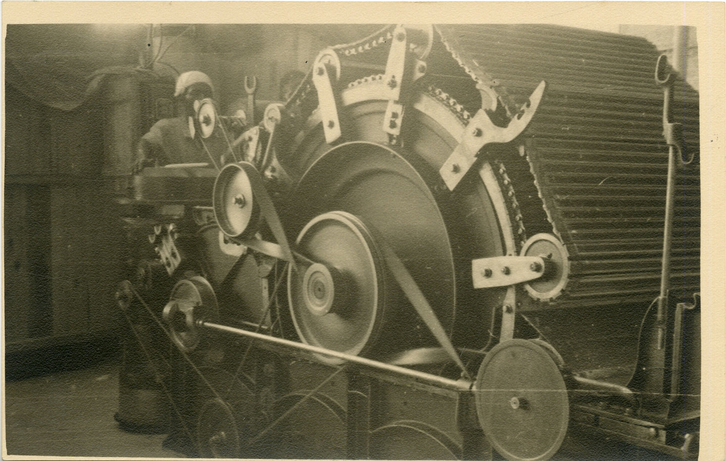 Kaarde in textielfabriek Filtisaf in Belgisch-Congo