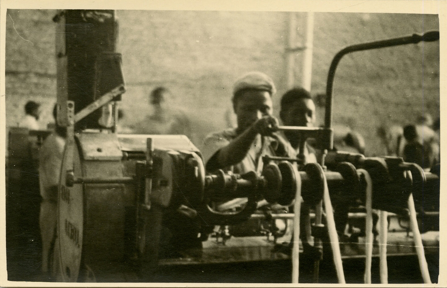 Spilbank van textielfabriek Filtisaf in Belgisch-Congo