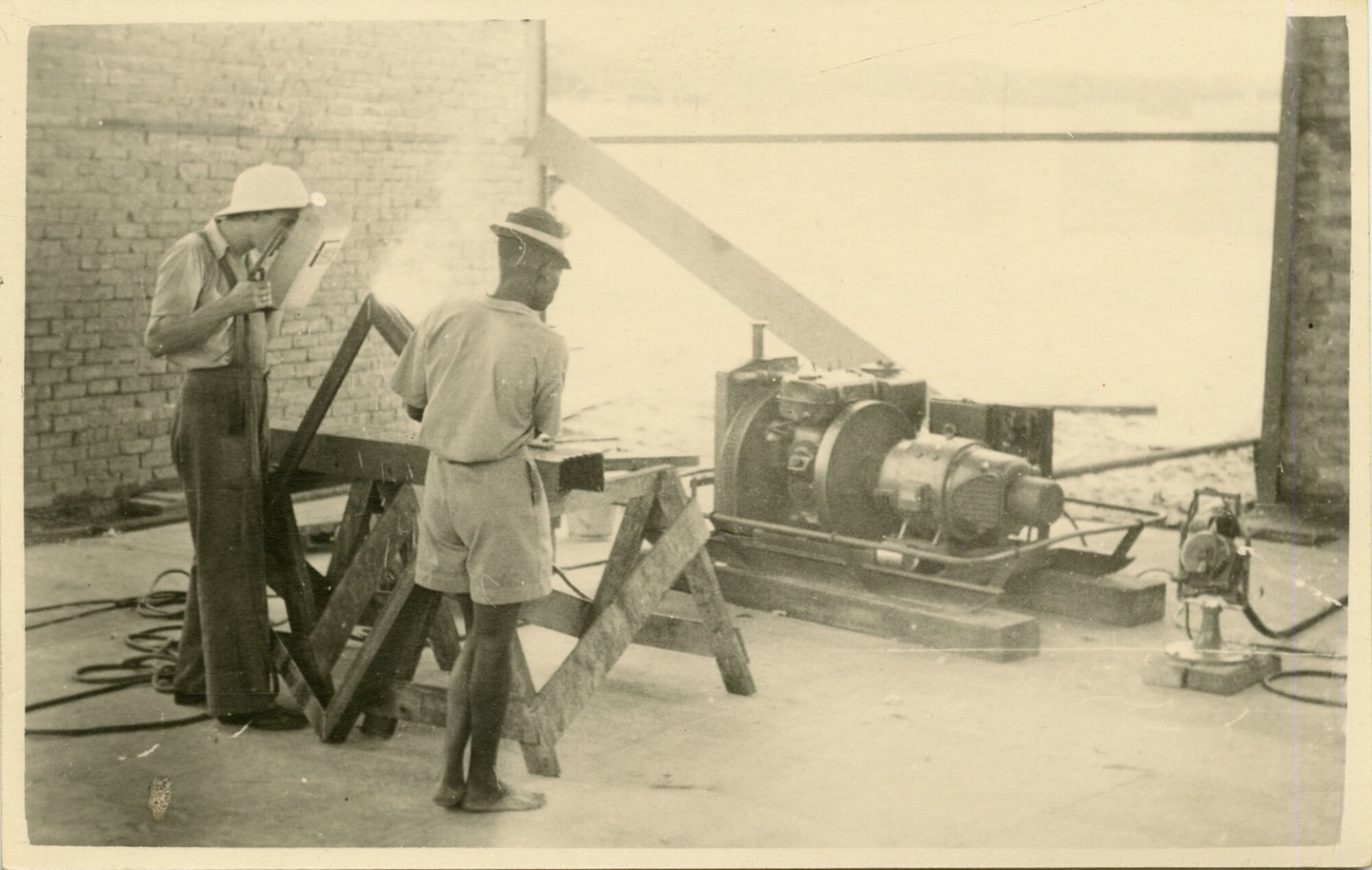 Bouwwerf van textielfabriek Filtisaf in Belgisch-Congo